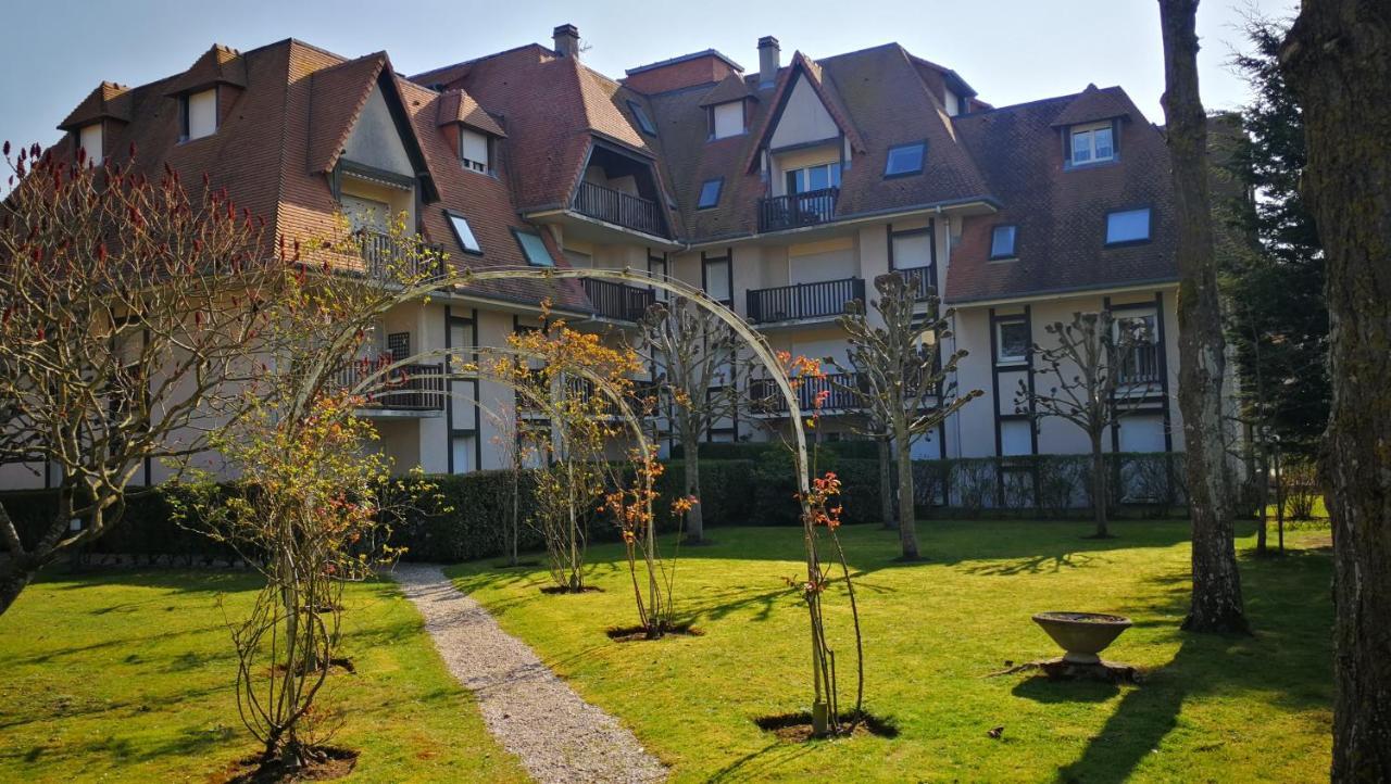 Charmant 2 pièces à 5 mn à pied de la mer Cabourg Exterior foto