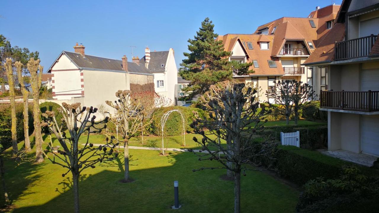 Charmant 2 pièces à 5 mn à pied de la mer Cabourg Exterior foto